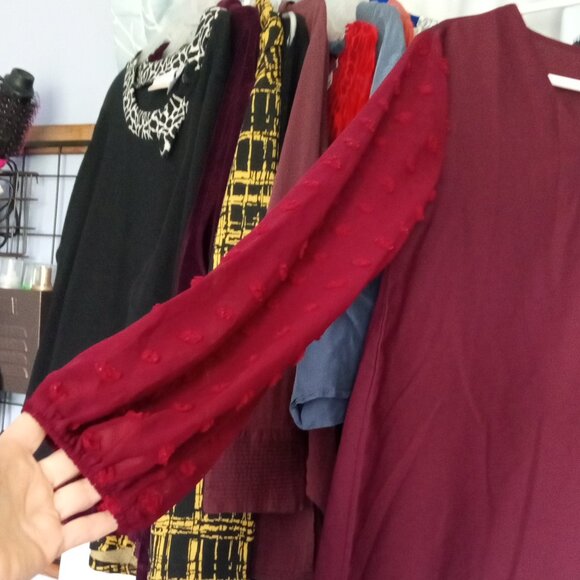 🌠 #98 Maroon Blouse w/ Sheer Clip Dot Sleeves - Picture 2 of 4